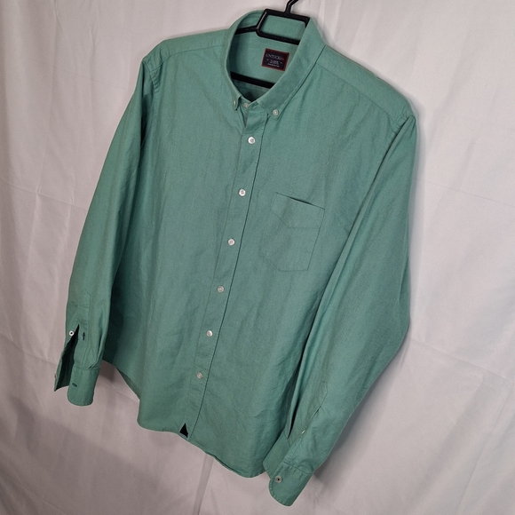 Untuckit LS Button Down size XL - Picture 6 of 12
